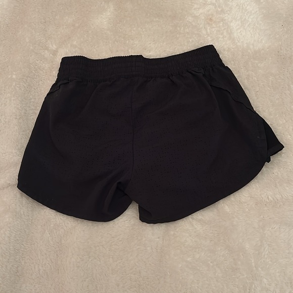 black athletic shorts - Picture 2 of 3